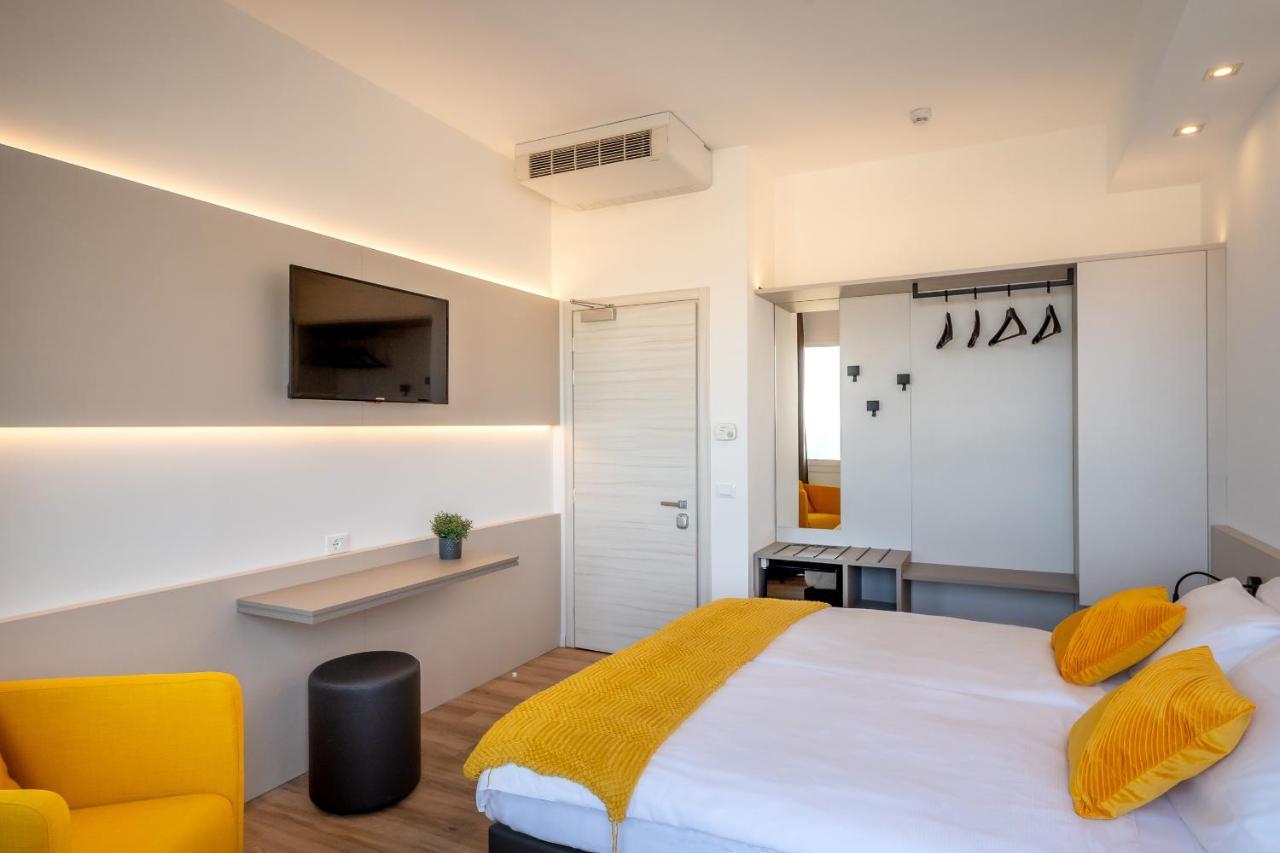 Hotel Delfino كاوْرلي المظهر الخارجي الصورة