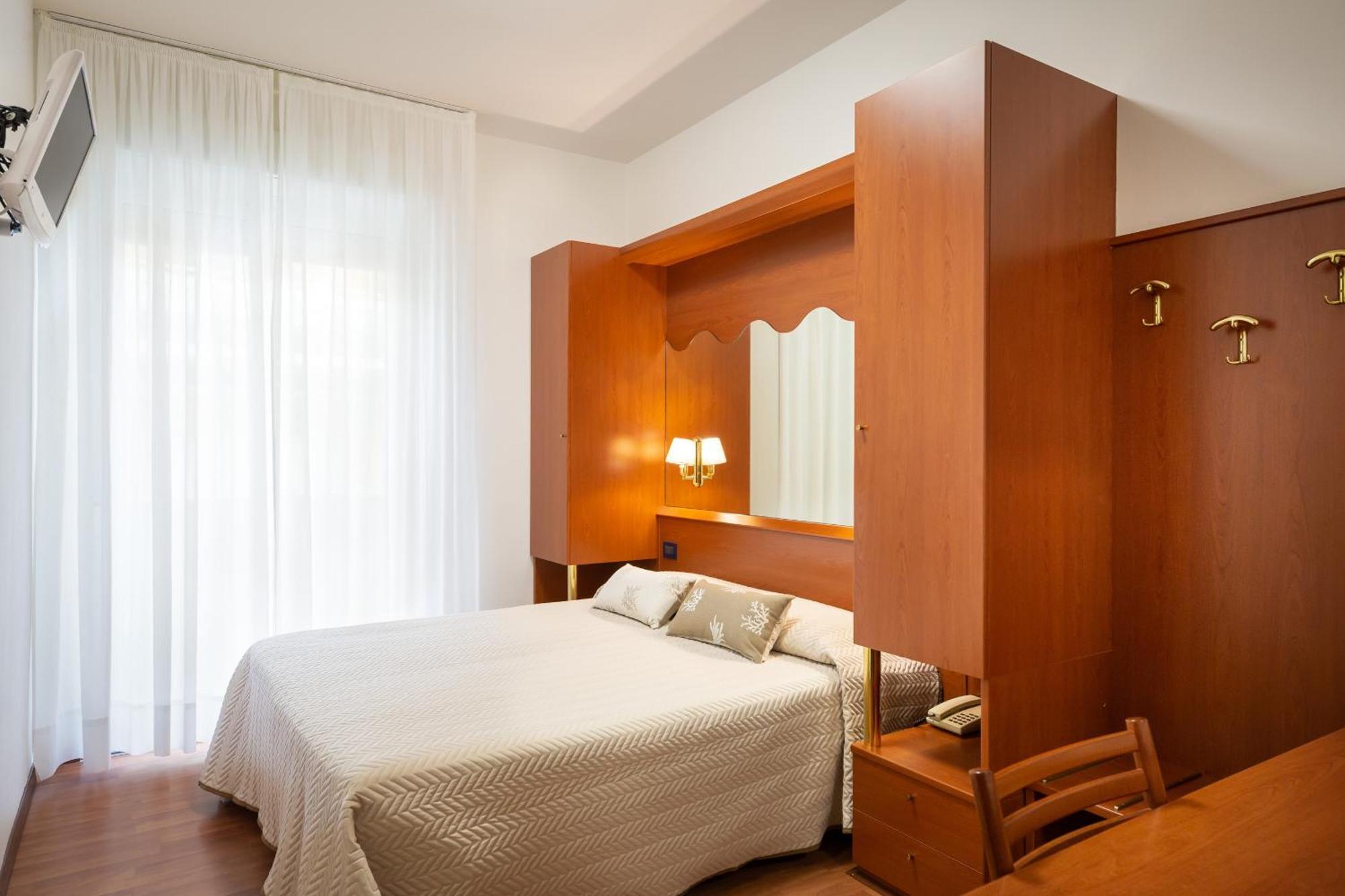 Hotel Delfino كاوْرلي المظهر الخارجي الصورة